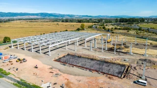Строителен хипермаркет ПРАКТИС с магазин, офис, строителен център и градина
